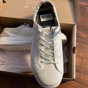 BNIBWT Hey Dude Karina Womens Size 9 Slip-on Canvas Sneaker